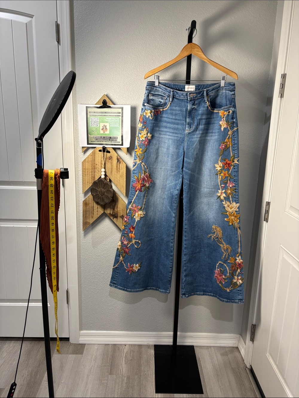 DRIFTWOOD Penelope Blue Wide-Leg Jeans with Western & Floral Embroidery W33” L32 - Picture 6 of 10